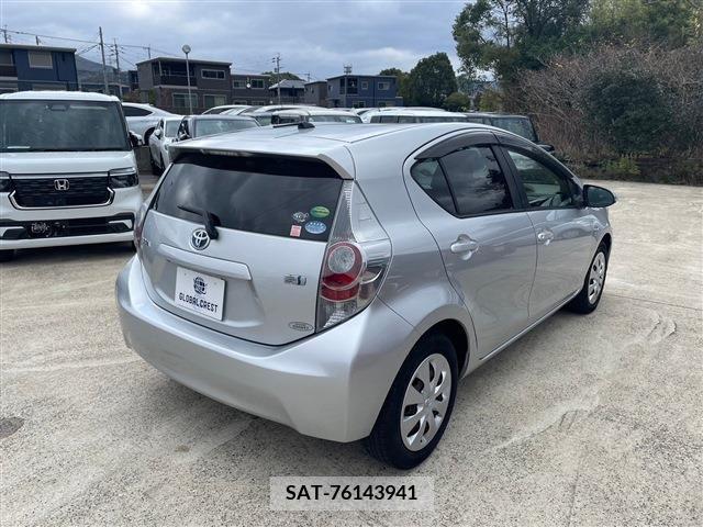 Toyota AQUA 2013-01 214482-3