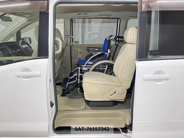 Nissan SERENA 2010-10 328204-18