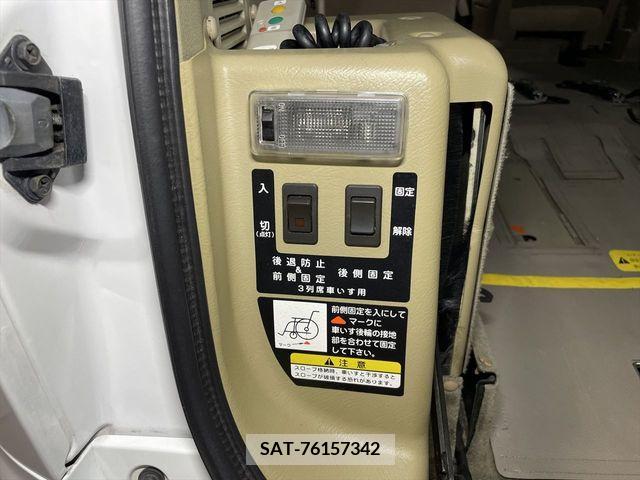 Nissan SERENA 2010-10 328204-7