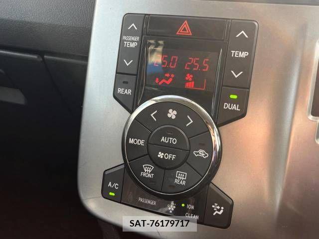 Toyota VOXY 2011-12 370411-7