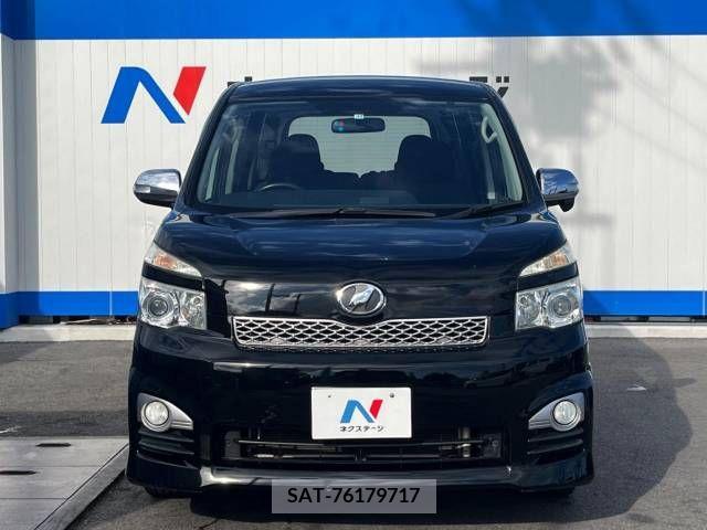 Toyota VOXY 2011-12 370411-15