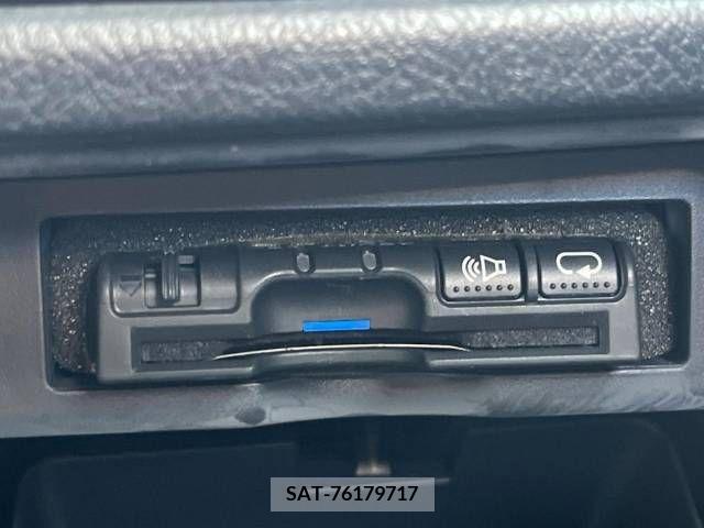 Toyota VOXY 2011-12 370411-5
