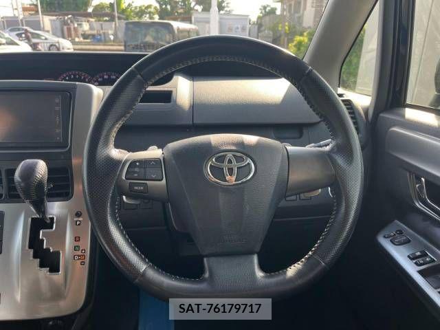 Toyota VOXY 2011-12 370411-12
