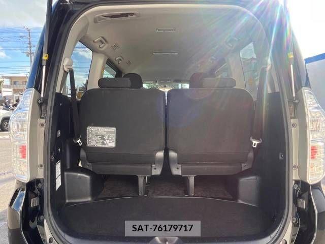 Toyota VOXY 2011-12 370411-11