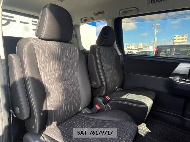 Toyota VOXY 2011-12 370411-9