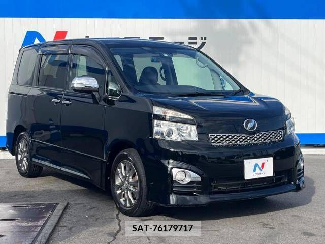 Toyota VOXY 2011-12 370411-17