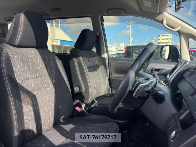 Toyota VOXY 2011-12 370411-8