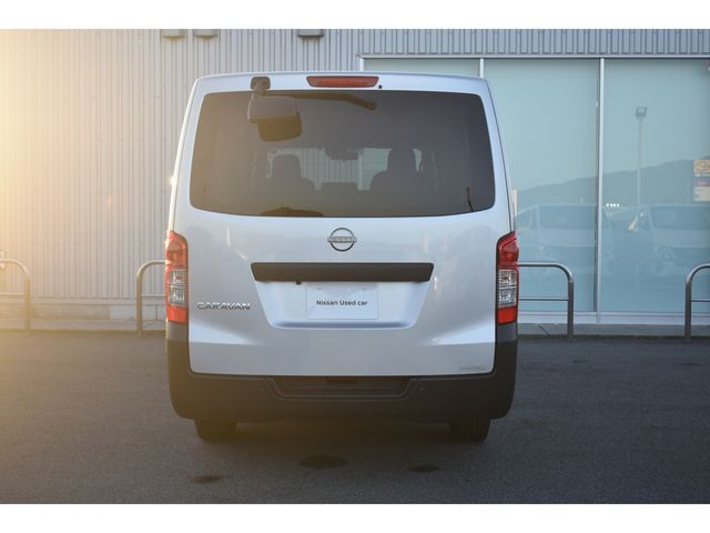 Nissan NV350 Caravan 2022-05 181956-20