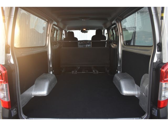 Nissan NV350 Caravan 2022-05 181956-16