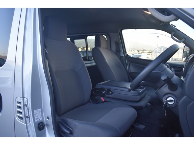 Nissan NV350 Caravan 2022-05 181956-12