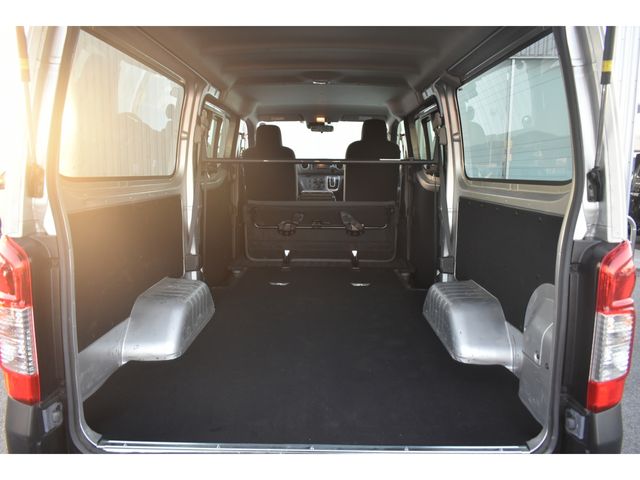 Nissan NV350 Caravan 2022-05 181956-15