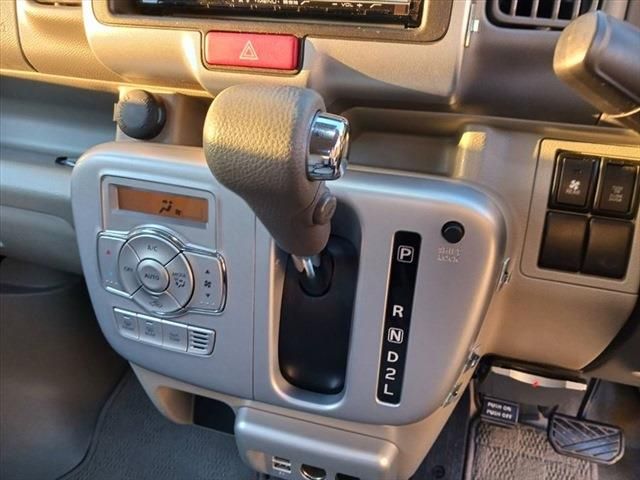 Suzuki EVERY WAGON 2015-08 14705-28