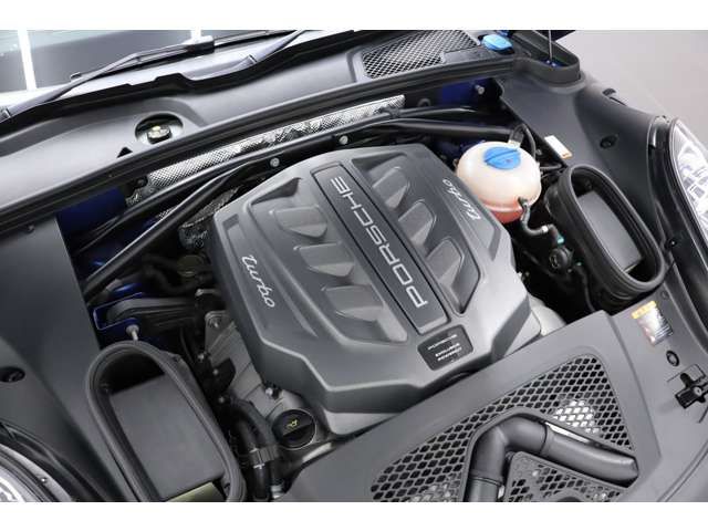 Porsche MACAN 2017-08 24901-4