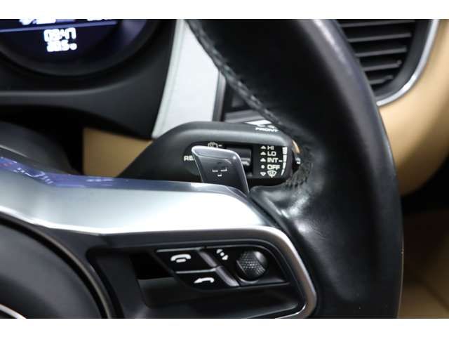 Porsche MACAN 2017-08 24901-12