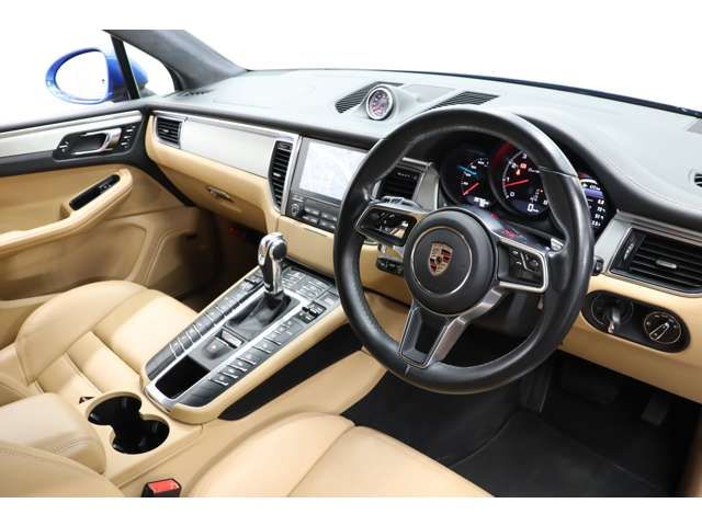 Porsche MACAN 2017-08 24901-2