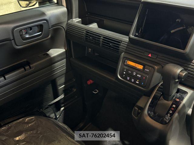 Honda N-VAN 2024-05 307992-21