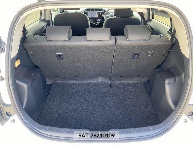 Toyota AQUA 2019-08 395684-15