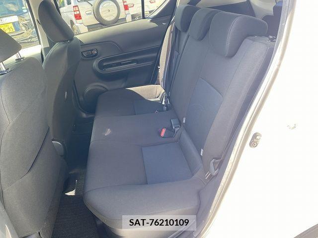 Toyota AQUA 2019-08 395684-13