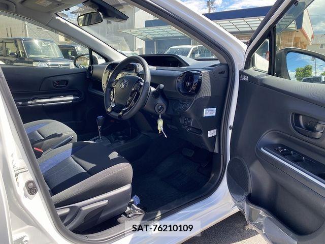 Toyota AQUA 2019-08 395684-10
