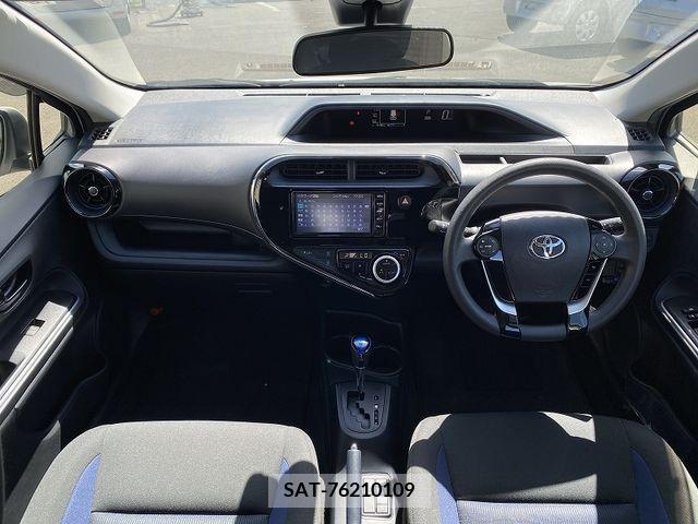 Toyota AQUA 2019-08 395684-9
