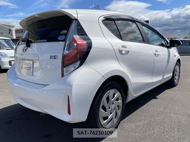 Toyota AQUA 2019-08 395684-6