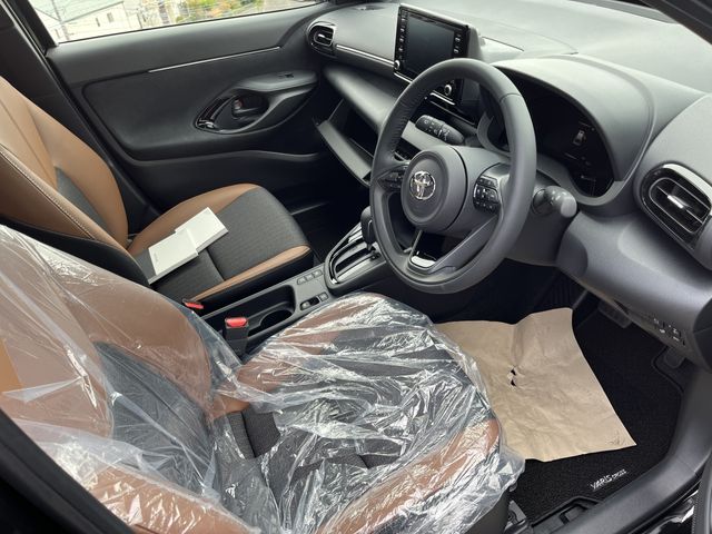 Toyota YARIS CROSS 2023-11 189346-11