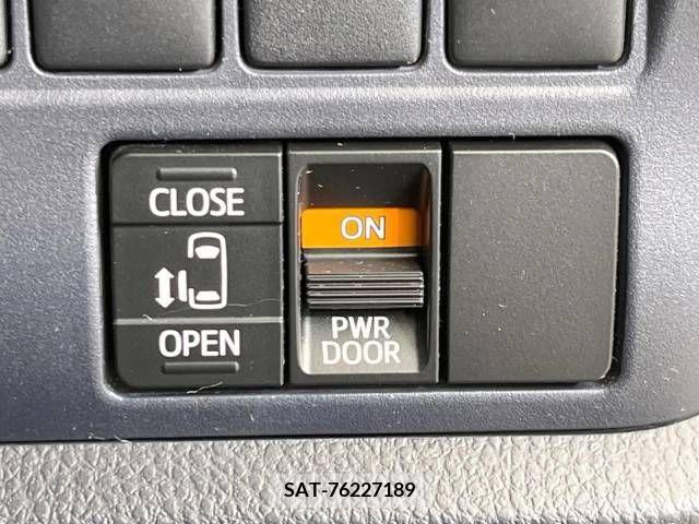 Toyota VOXY HYBRID 2015-06 322794-4