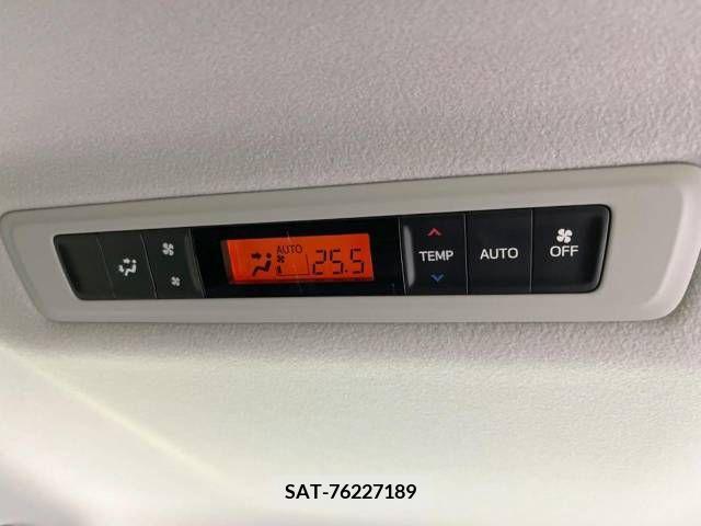 Toyota VOXY HYBRID 2015-06 322794-7