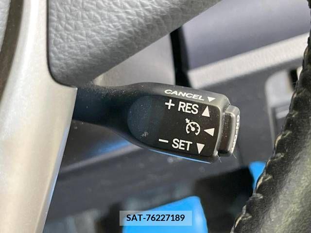 Toyota VOXY HYBRID 2015-06 322794-6