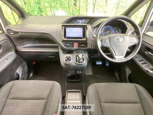 Toyota VOXY HYBRID 2015-06 322794-1