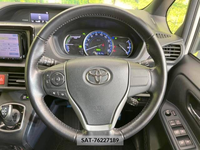 Toyota VOXY HYBRID 2015-06 322794-12