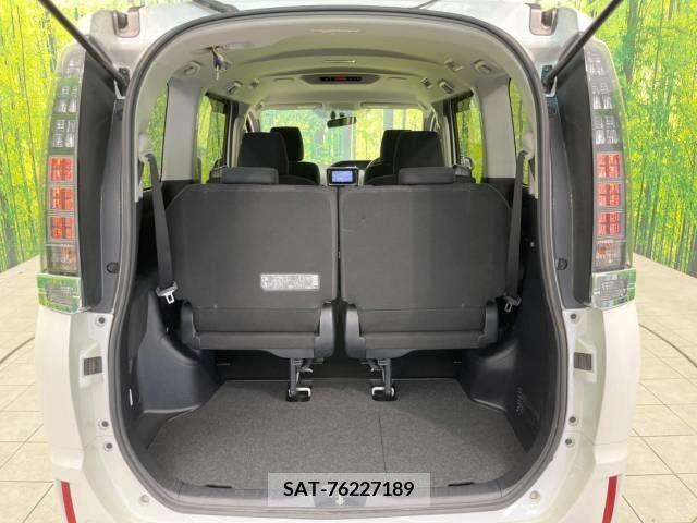Toyota VOXY HYBRID 2015-06 322794-11