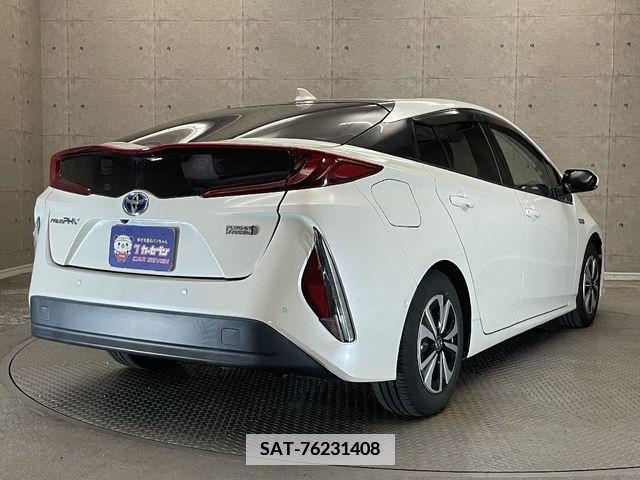 Toyota PRIUS PHV 2017-05 386111-3