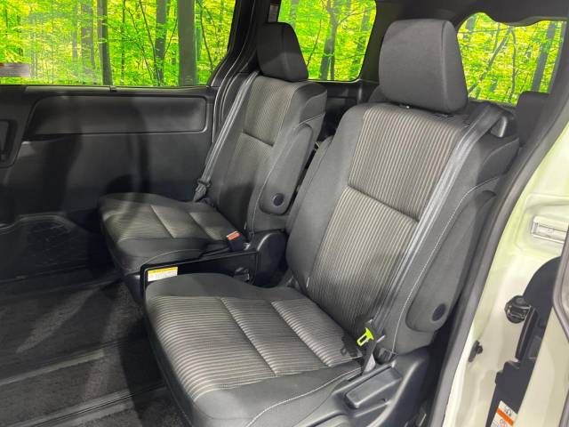 Toyota VOXY 2018-10 28295-9