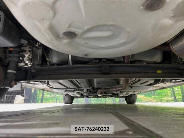 Toyota SIENTA 2016-03 368149-19
