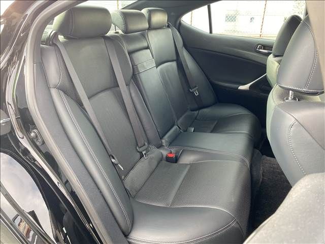 Lexus IS 2011-08 14441-10