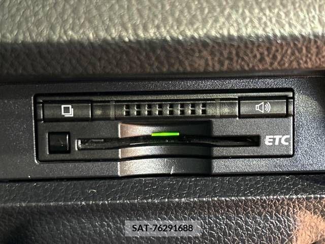 Toyota VOXY 2015-04 321438-2