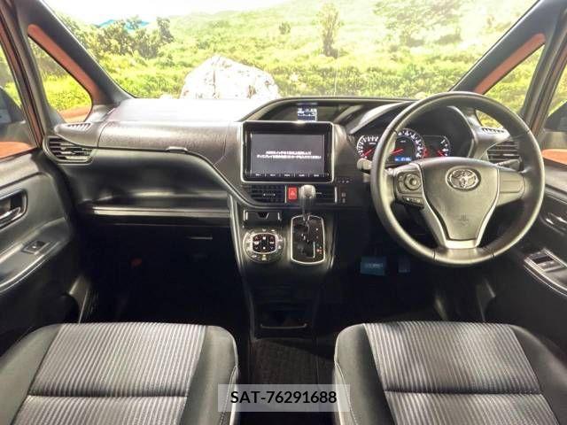 Toyota VOXY 2015-04 321438-1