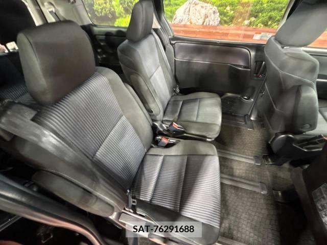 Toyota VOXY 2015-04 321438-8