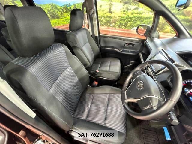Toyota VOXY 2015-04 321438-7