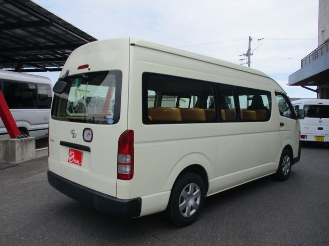 Toyota HIACE COMMUTER 2016-05 11194-1