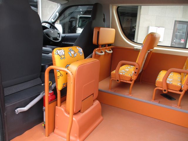 Toyota HIACE COMMUTER 2016-05 11194-11