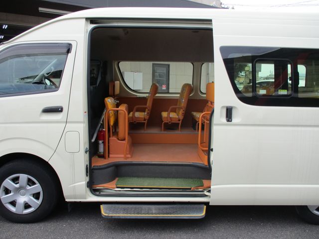 Toyota HIACE COMMUTER 2016-05 11194-6