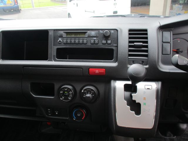 Toyota HIACE COMMUTER 2016-05 11194-10