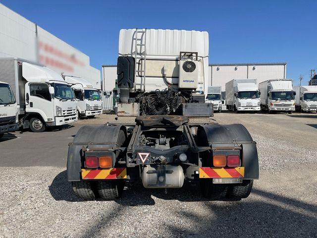 Nissan QUON 2014-04 670-1