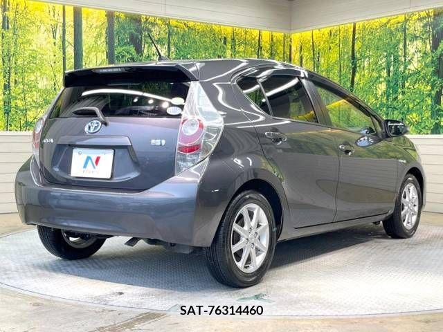 Toyota AQUA 2012-06 254397-17
