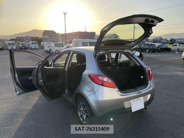 Mazda DEMIO 2013-02 231791-2
