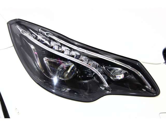 Mercedes Benz E-CLASS 2013-09 27029-18