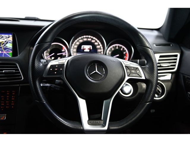 Mercedes Benz E-CLASS 2013-09 27029-23
