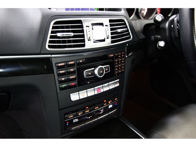 Mercedes Benz E-CLASS 2013-09 27029-24